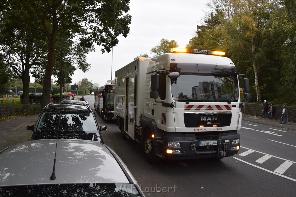 VU Bus Pkw Koeln Porz Gremberghoven Steinstr Konrad Adenauerstr P54.JPG - Miklos Laubert